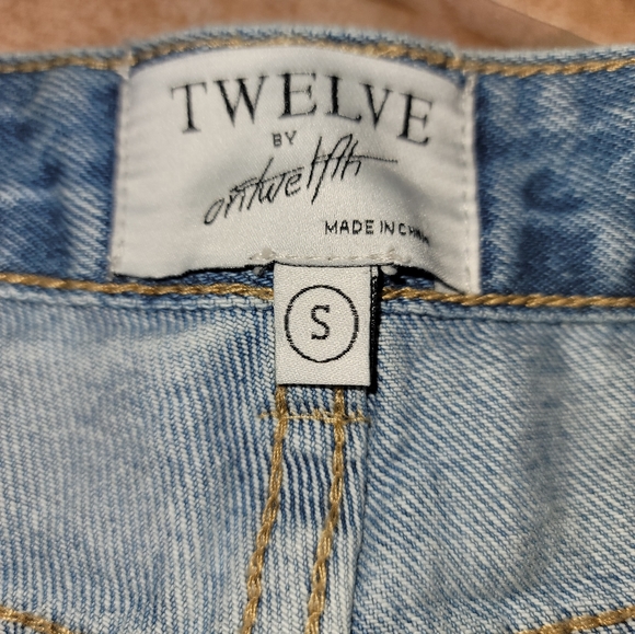 High rise Jean shorts with crystal embellishments Small - Picture 8 of 11